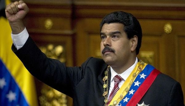 Δείτε live: Υπό δρακόντεια μέτρα ασφαλείας έφτασε στη Νέα Υόρκη ο Μαδούρο – Γιατί είχε δεμένα τα μάτια του