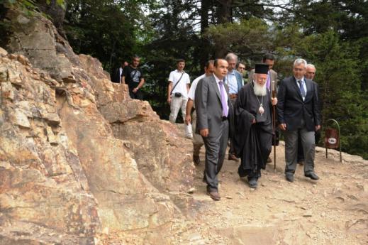 me_ton_patriarhi_sto_monopati_gia_tin_panagia_soymela_ston_ponto_2010