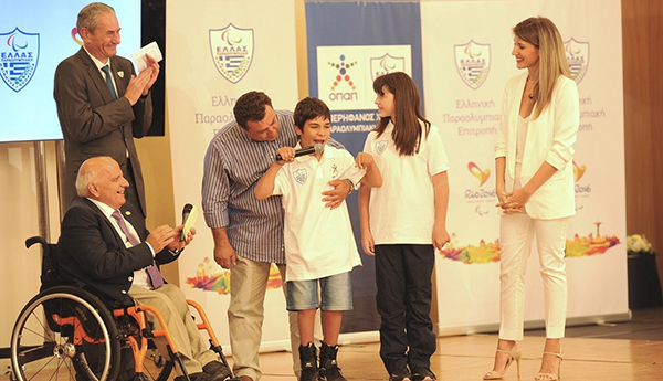 o_panagiotis_aravidis_kai_i_marina_lazaridoy_me_ton_proedro_toy_opap_ka