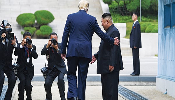 24_f1_trump-kim-dmz_a