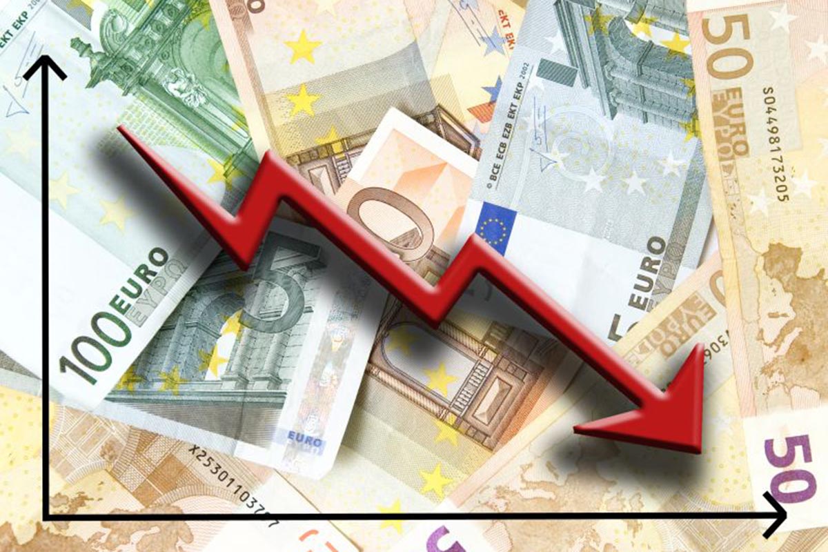 Ύφεση – Ρεκόρ! Προδικάζει η θηριώδης εκτίναξη ελλείμματος στα 8,2 δισ. €
