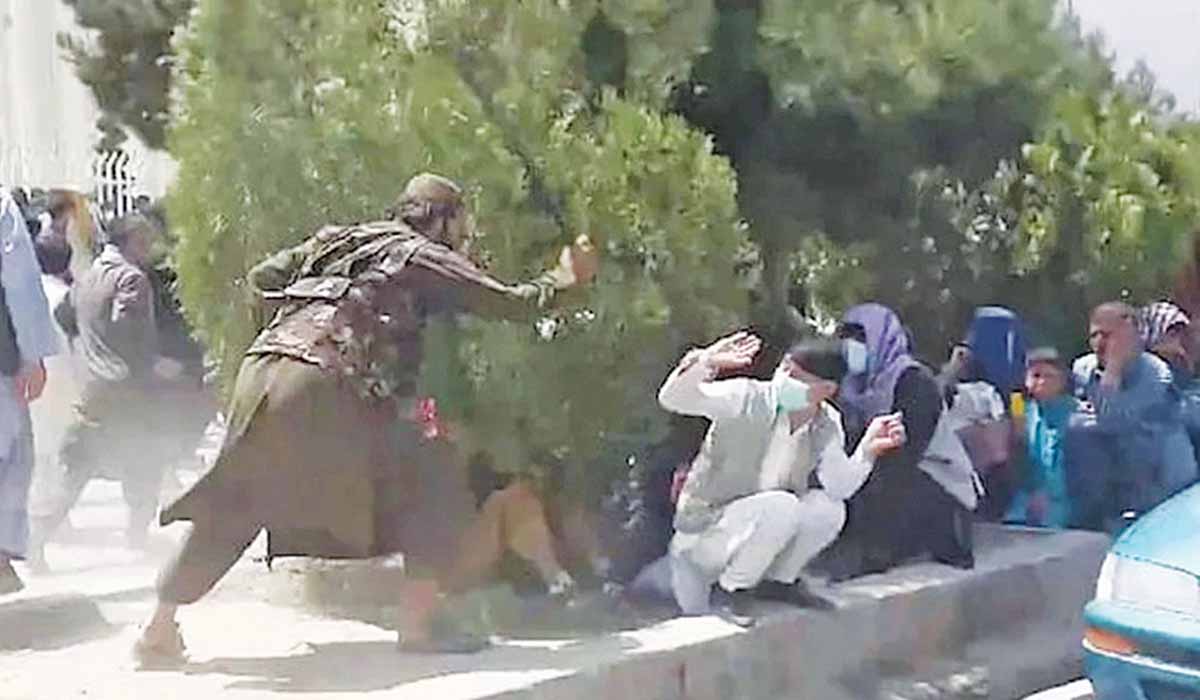 Οι Ταλιμπάν μαστιγώνουν όσους έχουν δυτικά ρούχα!