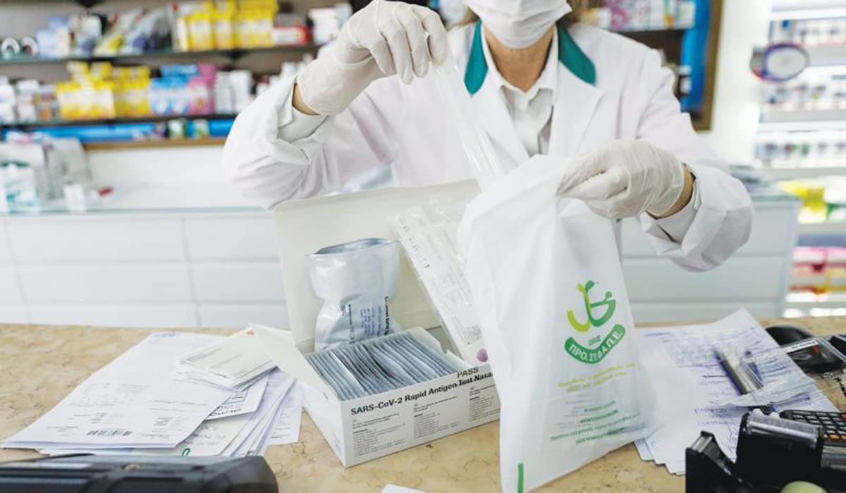 Κυβερνητικός τραγέλαφος με τα rapid tests για τις γιορτές