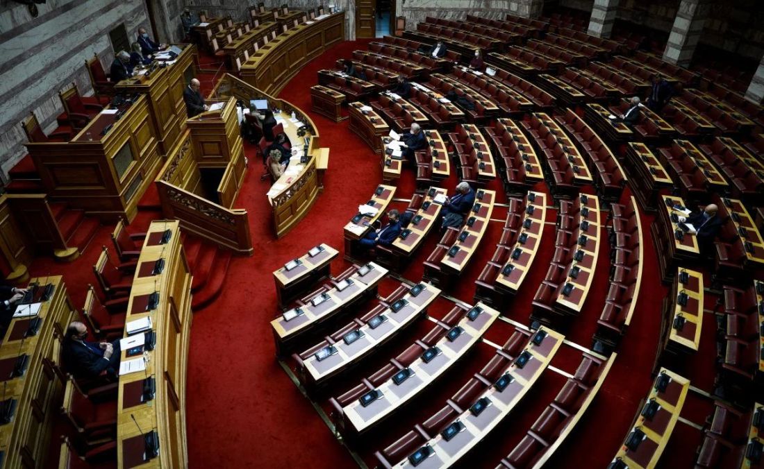 Αίτημα για ταυτόχρονη διερεύνηση των καταγγελιών Ανδρουλάκη και των στοιχείων για 17 βουλευτές υπό παρακολούθηση