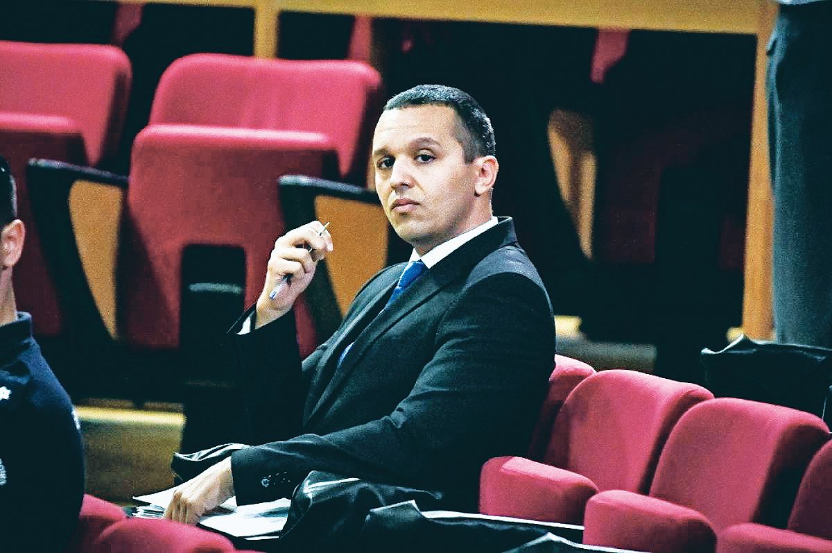 Η κυβέρνηση δεν κάνει πίσω για τον Κασιδιάρη