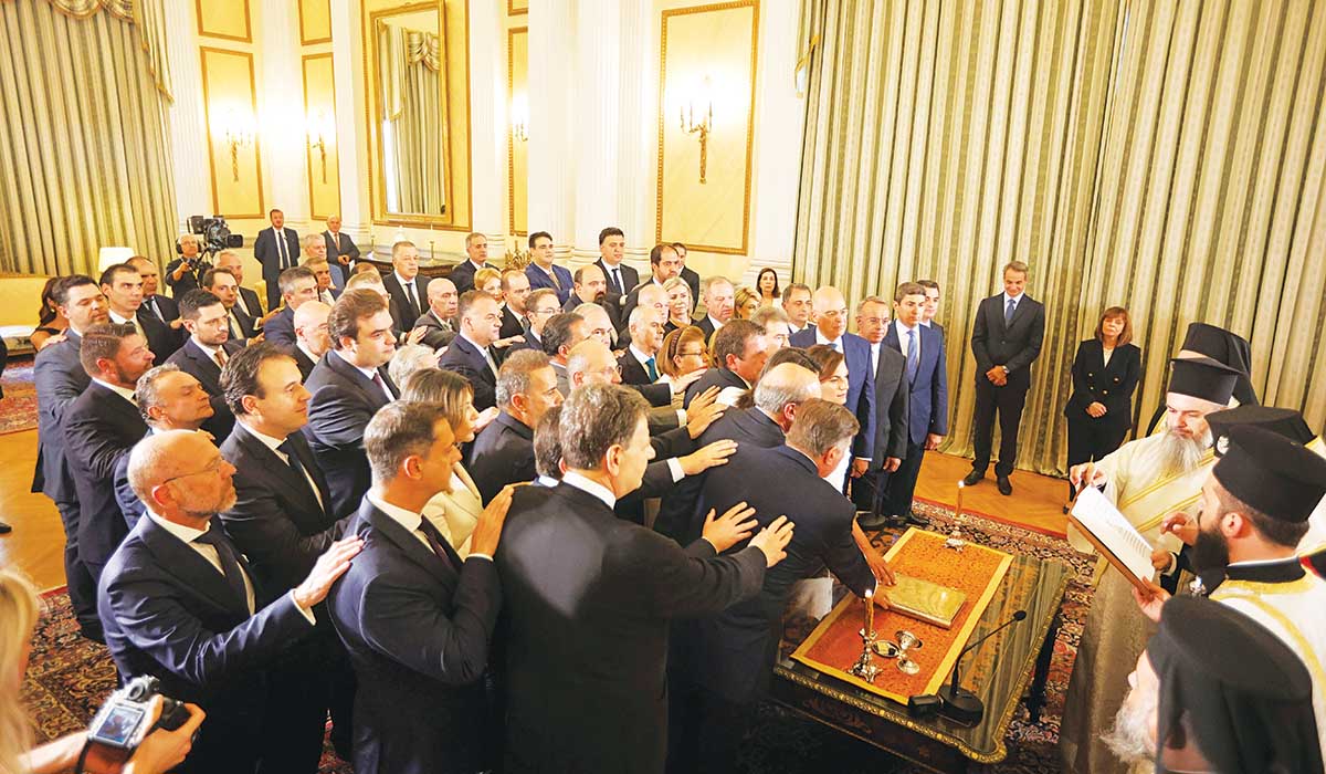 Οικογενειακώς οι υπουργοί  για ορκωμοσία στο Προεδρικό