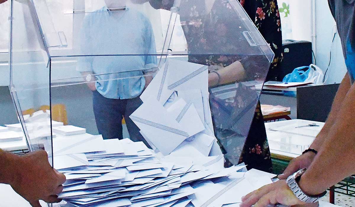 Εκλογικές θριαμβολογίες με πολύ λιγότερα «κουκιά»