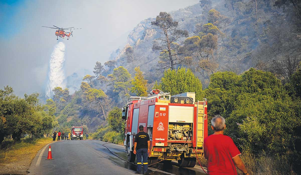 Στο έλεος της φωτιάς Αίγιο, Βοιωτία, Κάρυστος, Κέρκυρα
