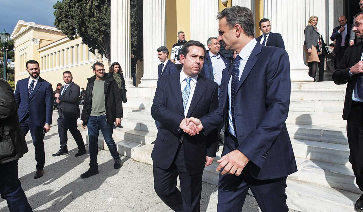 Κόκκινη κάρτα στον τουρίστα Μηταράκη!