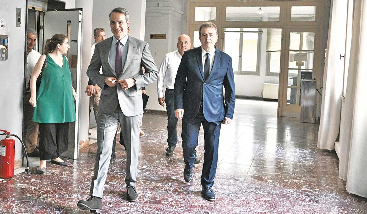 «Μπαλώματα» στο ΕΚΑΒ μέσω Στρατού και Πυροσβεστικής