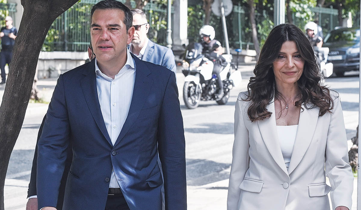 Η Πόπη κούνησε μαντίλι στον ΣΥΡΙΖΑ
