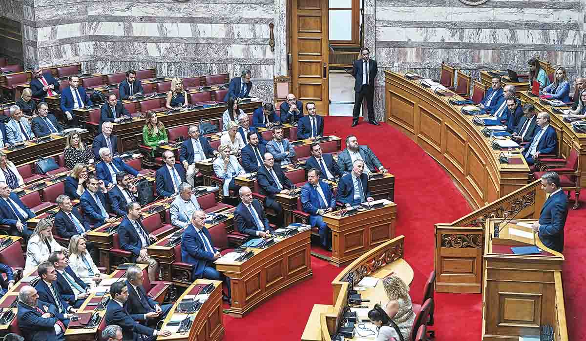 Στα χαρακώματα η Βουλή για το φορολογικό νομοσχέδιο