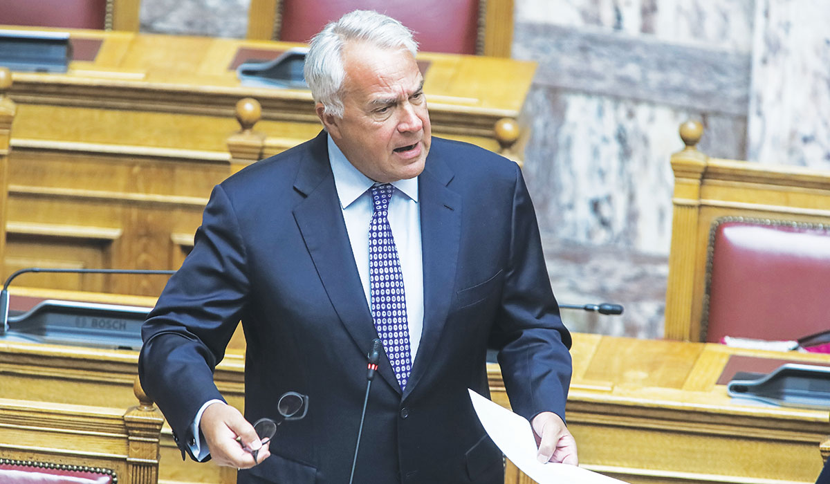 Ο… μαυρισμένος Βορίδης δικαιολογεί τον αποτυχημένο Οικονόμου