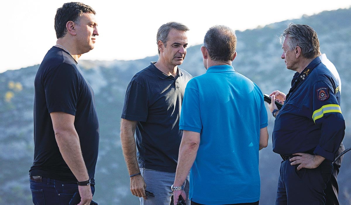 Δεν μπορούν να σβήσουν καμία φωτιά