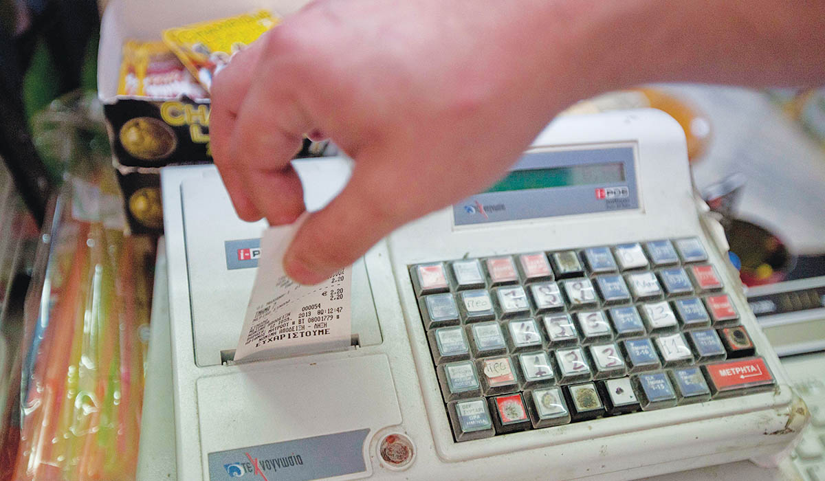 Η ΑΑΔΕ «ψάρεψε» σε οκτώ μήνες 784.000 παραβάσεις φοροδιαφυγής