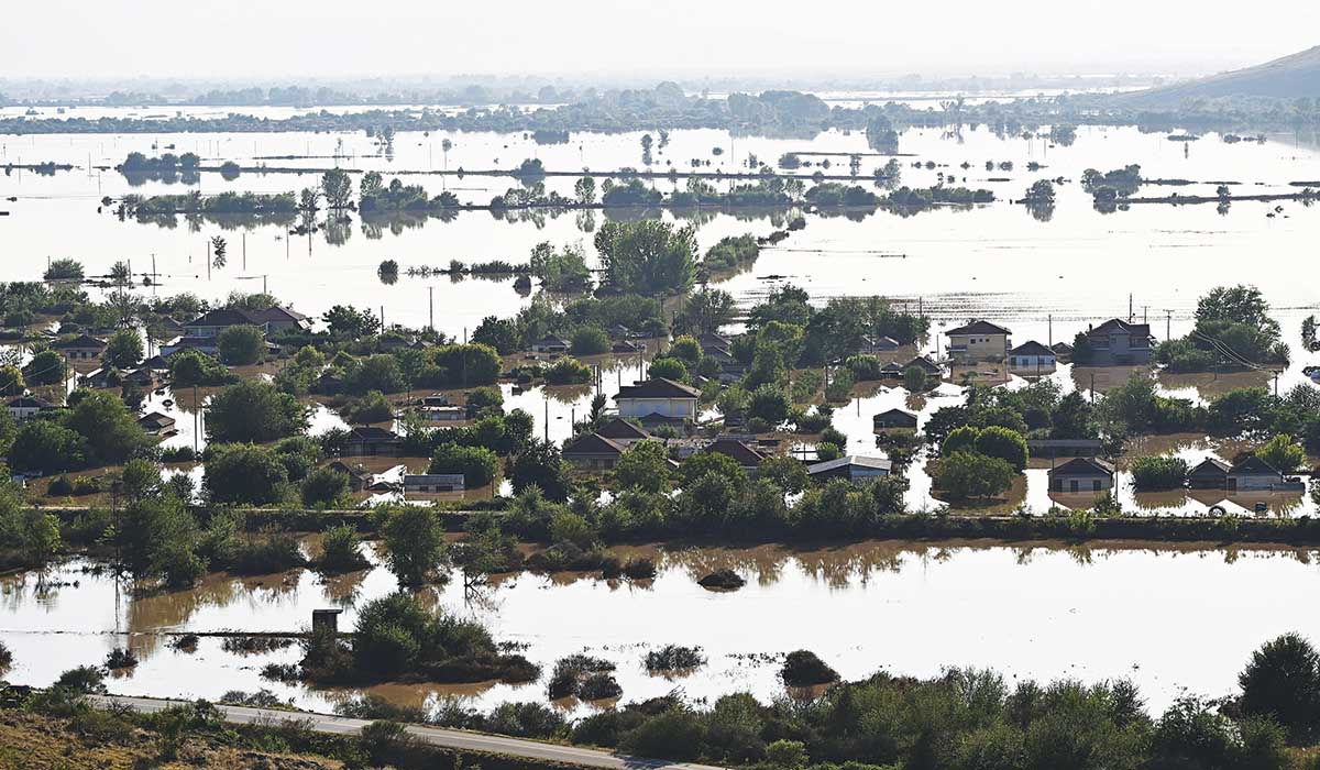 Λάσπη, δάκρυα και απόγνωση για την επόμενη μέρα της καταστροφής