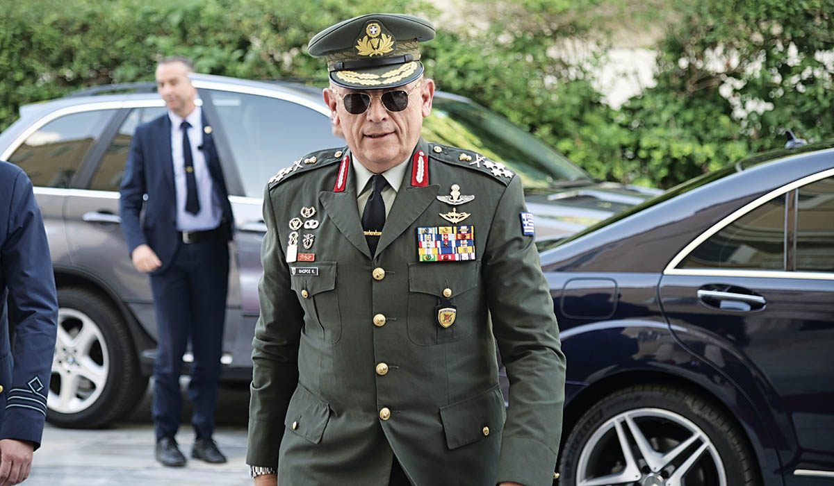 Ο Φλώρος δεν μπορεί να ηγείται του ΓΕΕΘΑ