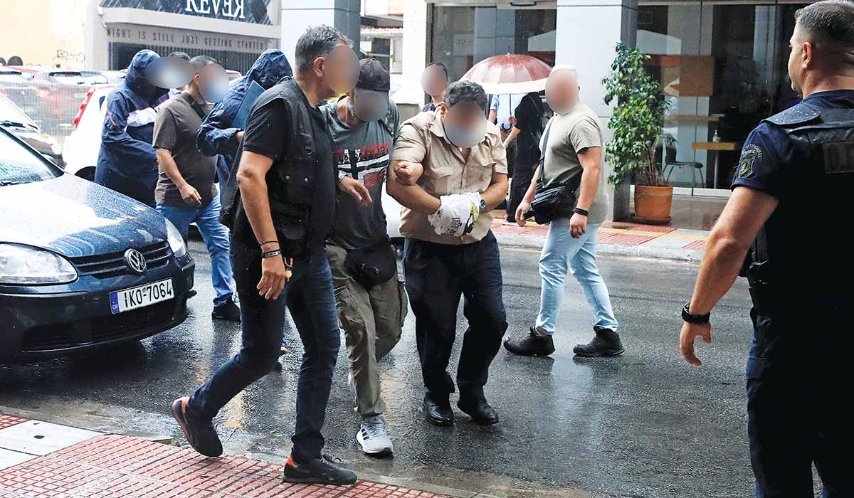 Κακουργηματικές διώξεις για ανθρωποκτονία στον ύπαρχο, για συνέργεια στον λοστρόμο και τον υποπλοίαρχο