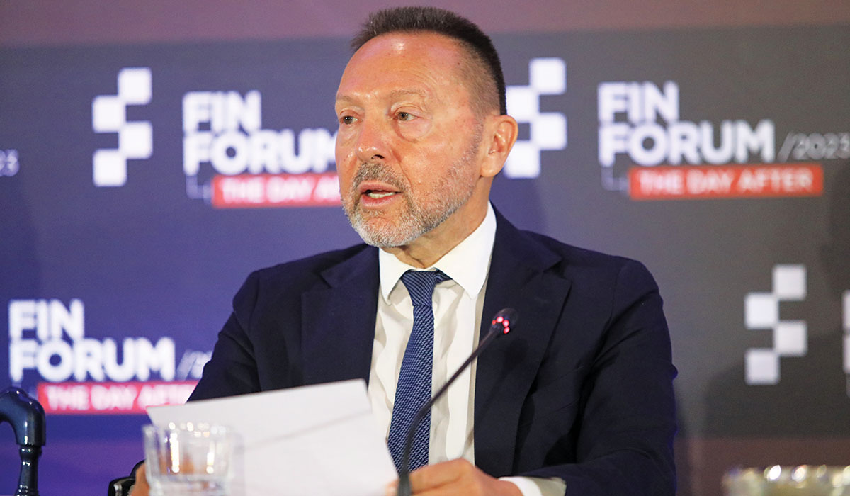 Ευχολόγια Στουρνάρα: Οι κυβερνήσεις να ρίξουν τον πληθωρισμό