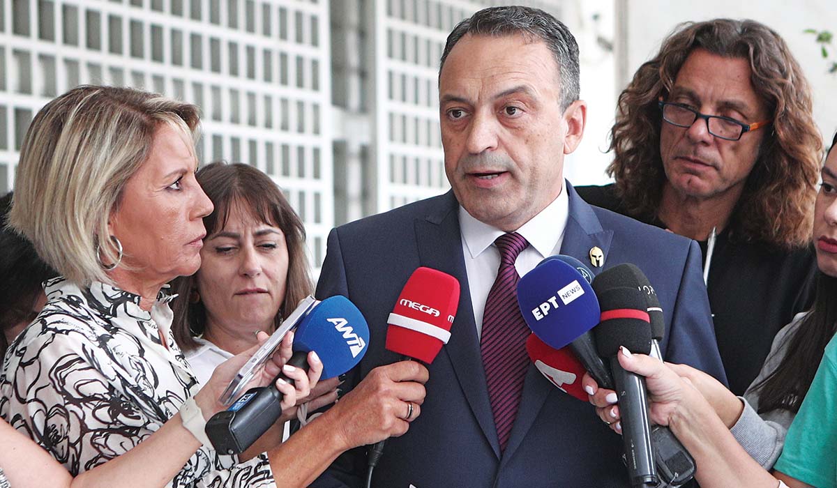 «Δεν είδε, δεν άκουσε», αλλά θα τον στηρίξει…