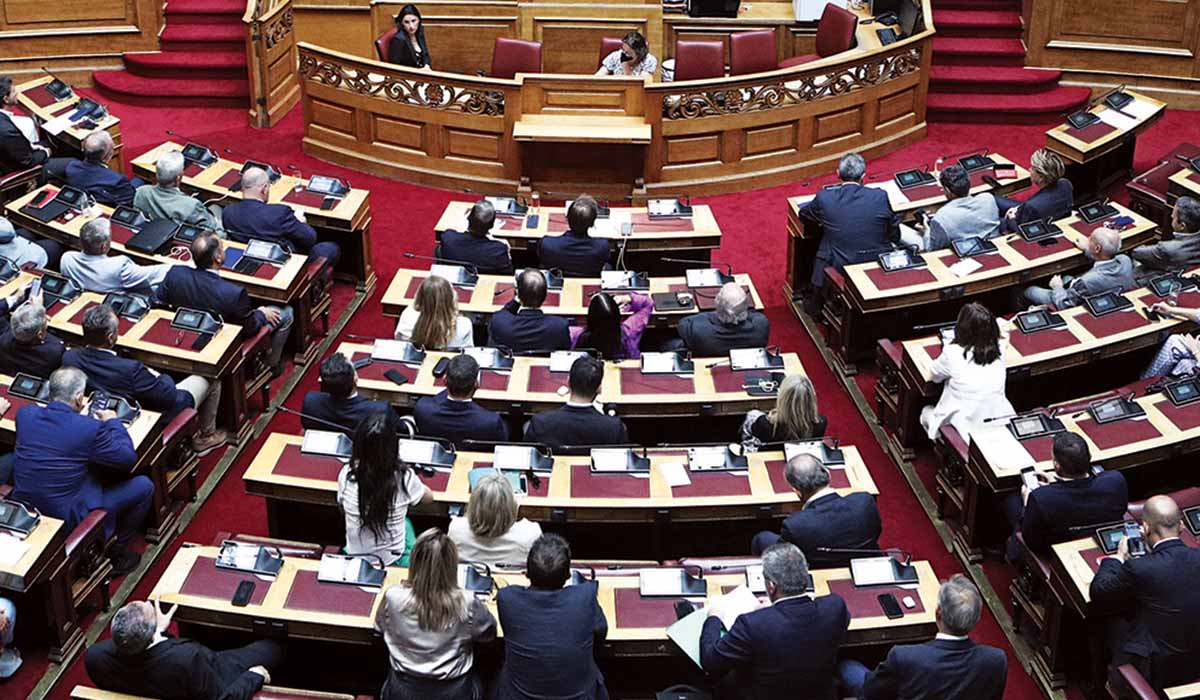 Σκληρή κριτική από τα κόμματα για την ανεπάρκεια της κυβέρνησης
