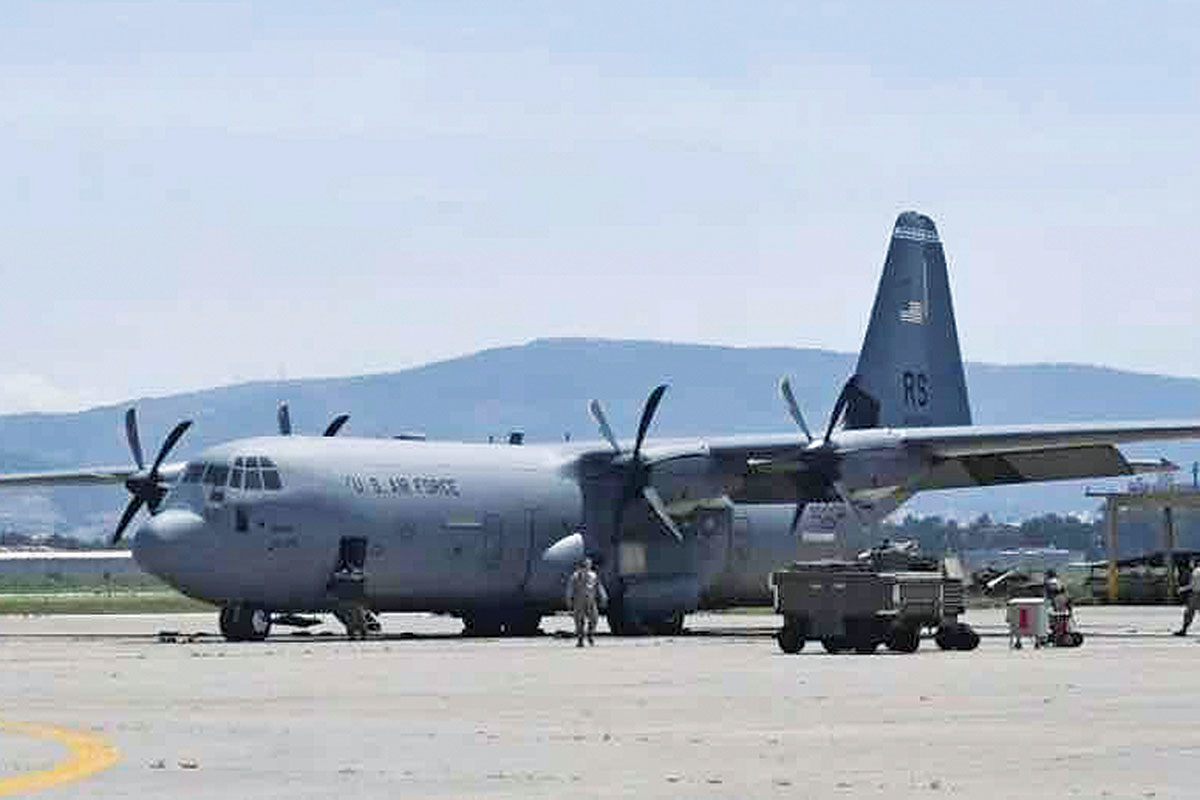 Η Ελευσίνα γεμίζει με αεροσκάφη C-130 των Ηνωμένων Πολιτειών