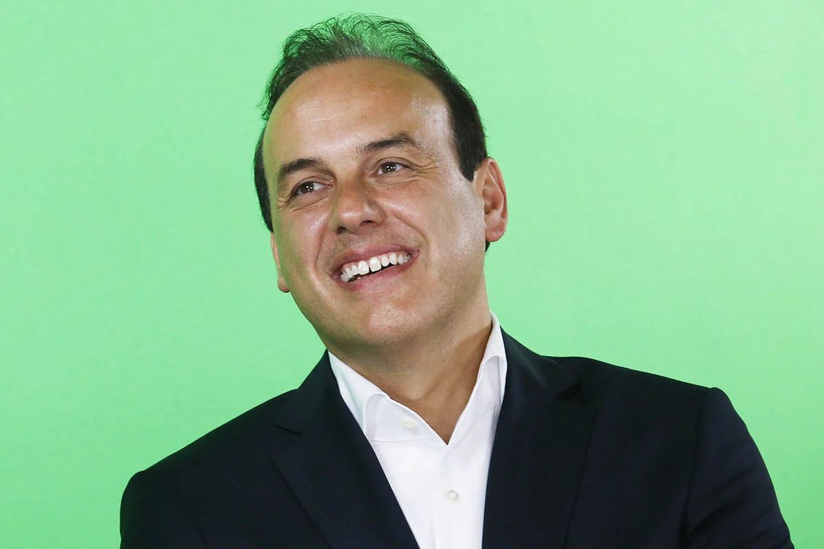 Γιώργος Παπανικολάου: «Eμβληματικά έργα σε κάθε γωνιά της Γλυφάδας μας»