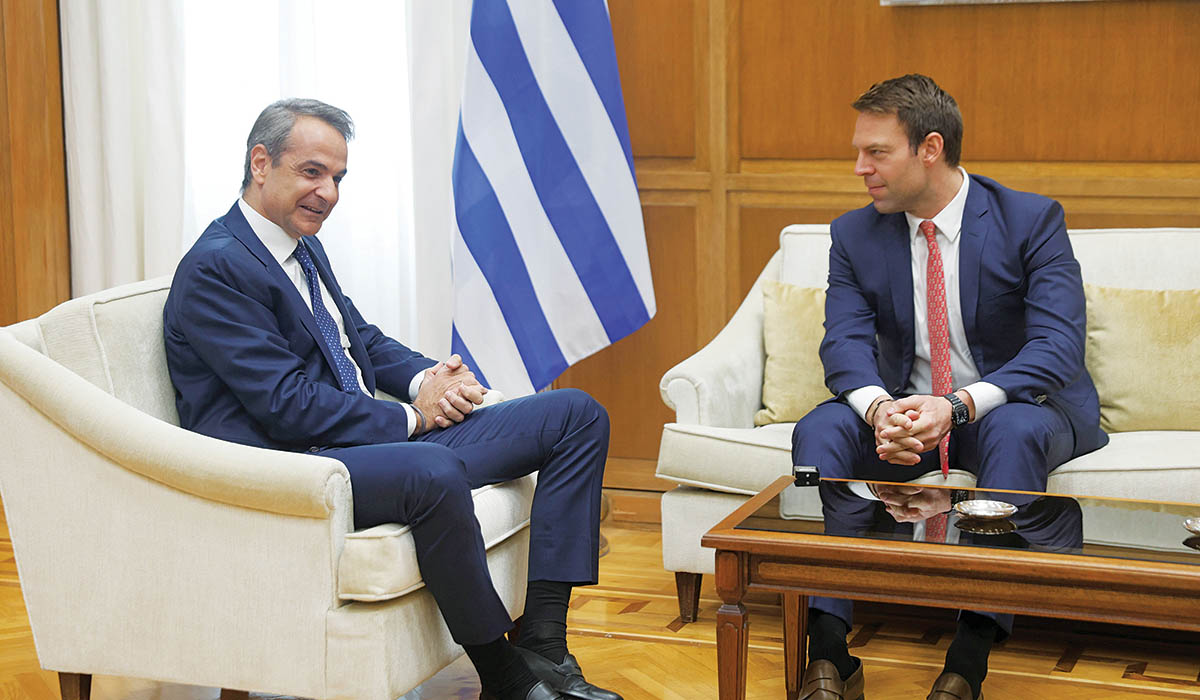 Συζήτηση μιας ώρας για Μητσοτάκη-Κασσελάκη