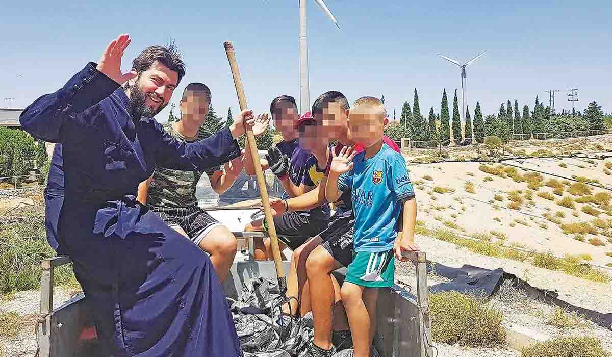 Αποδομείται η υπεράσπιση του πατέρα Αντωνίου