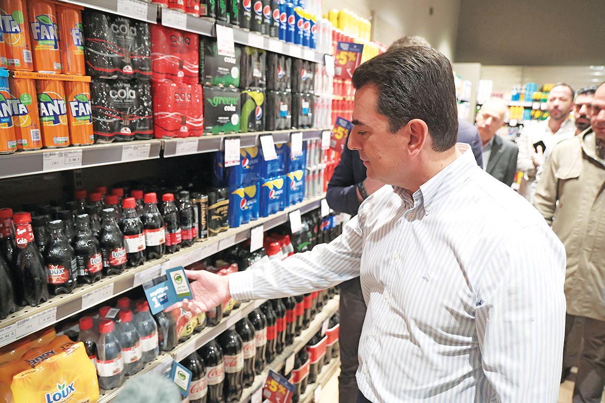 «Αδειάζουν» Σκρέκα για την κατάργηση προσφορών