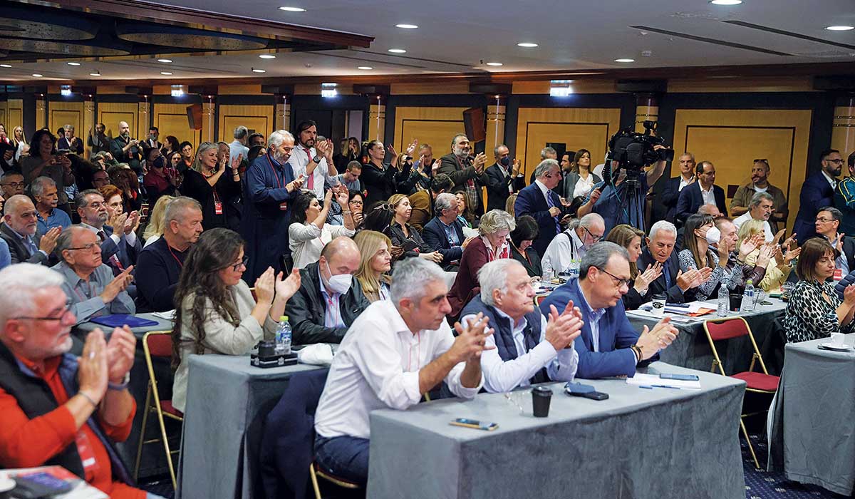 Εκρηκτική συνεδρίαση, με αποχωρήσεις, πρόταση μομφής κατά του προεδρείου και κόντρα για μια… αναπάντητη κλήση