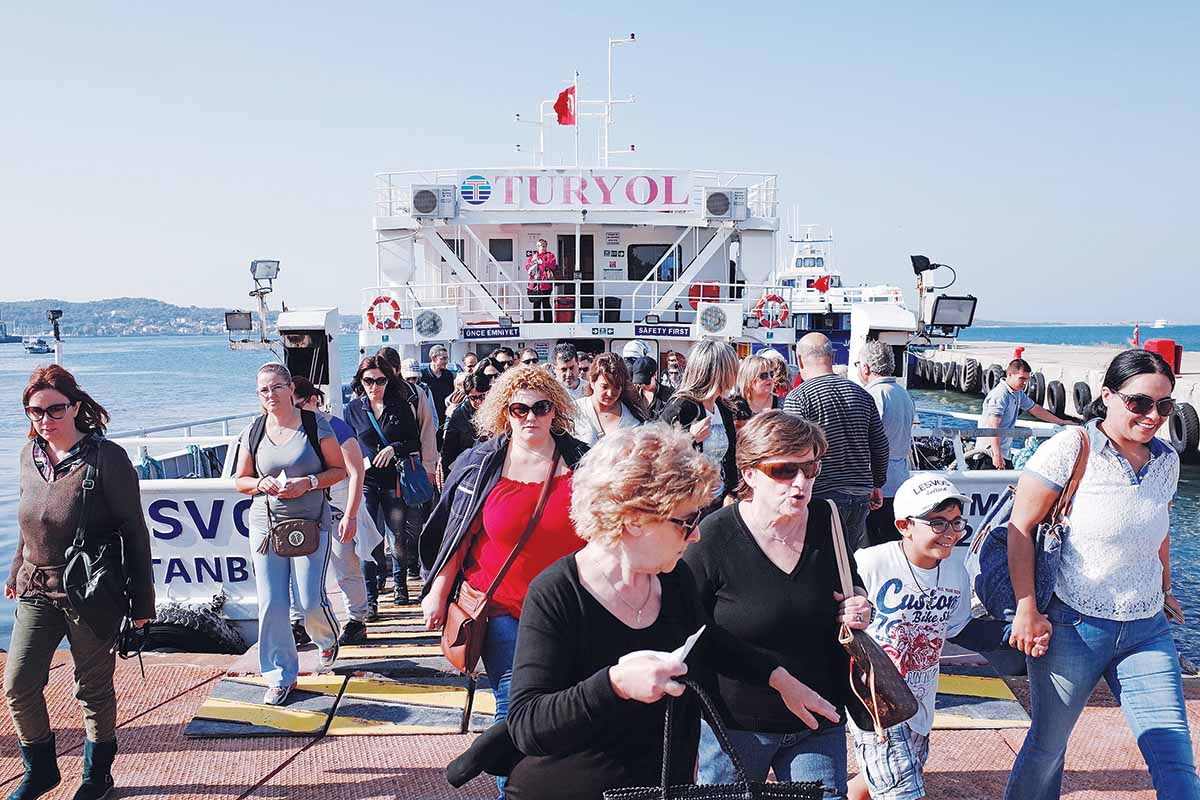 Μπήκαν υπογραφές σε δεκαπέντε συμφωνίες