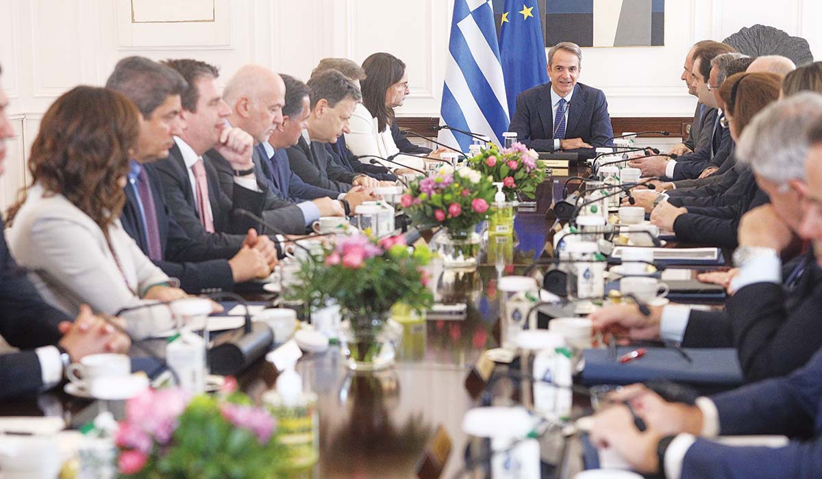 Ο Μητσοτάκης «χρυσώνει» τους εξωκοινοβουλευτικούς