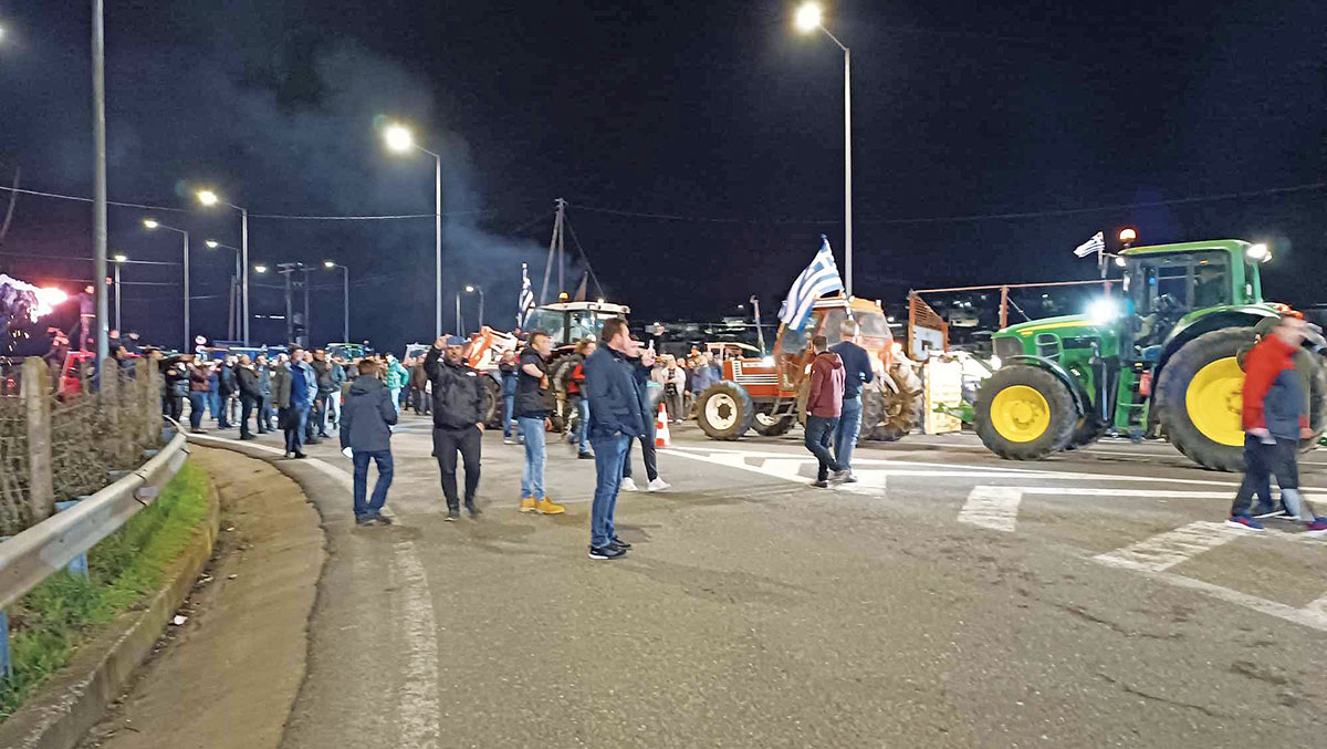 Δυναμικό «παρών» των αγροτών στην Αθήνα με εκατοντάδες τρακτέρ