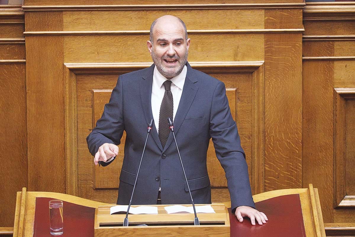 Δημήτρης Μαρκόπουλος: Ενας… τζάμπα μάγκας στο Κοινοβούλιο!