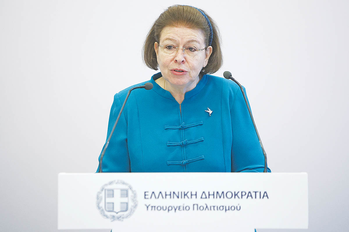 Μενδώνη κατά Netflix για τον gay Αλέξανδρο