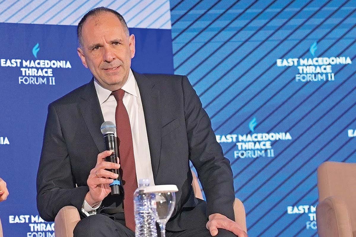 Μαξίμου: Εχει κάνει ιδιωτική υπόθεση τα εθνικά θέματα!