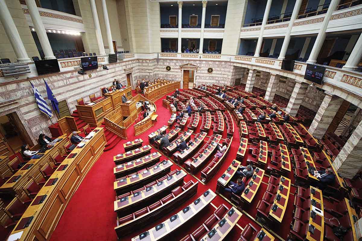 Επινε καφέ στο Κολωνάκι ο Κυριάκος με τη Μαρέβα!