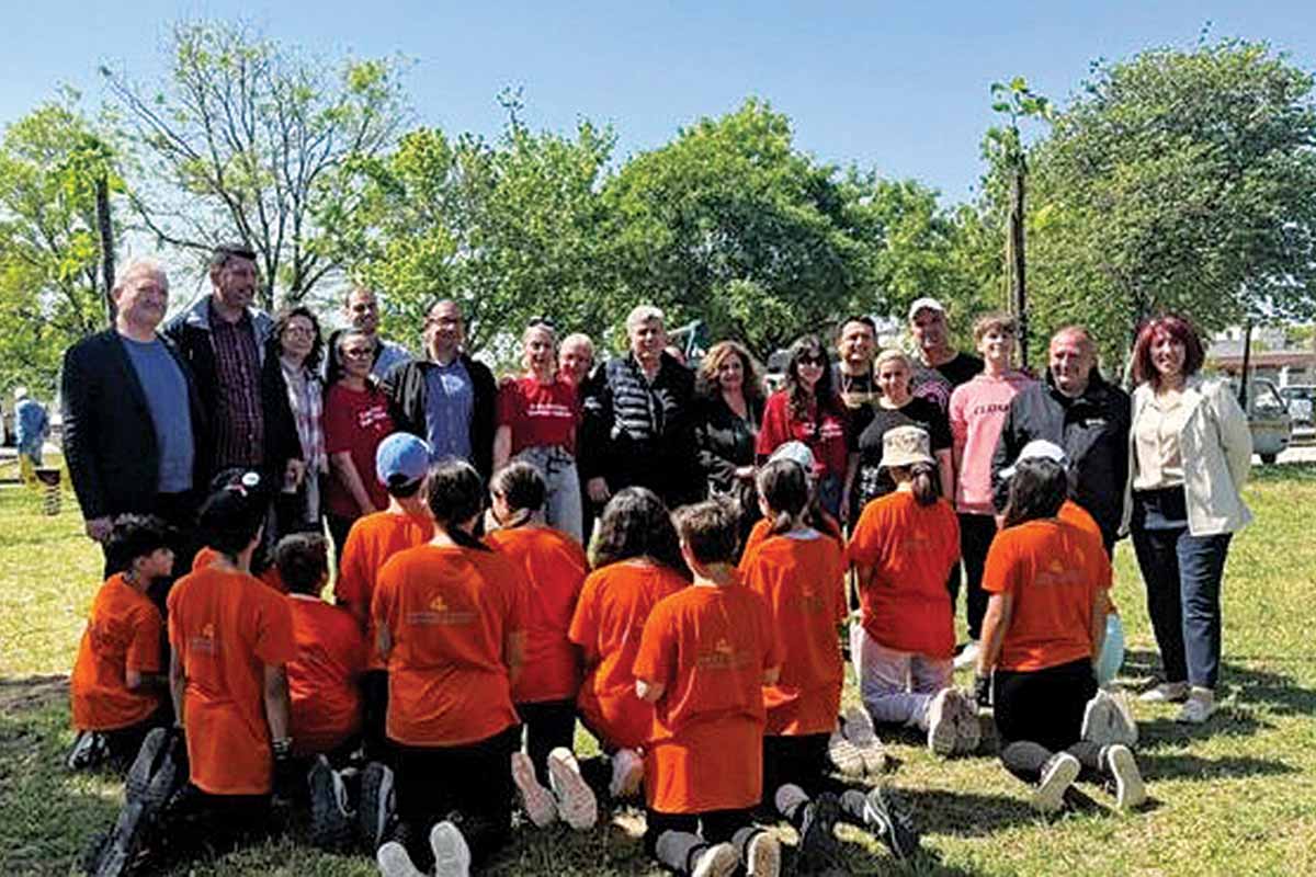 Φύτεψαν 57+1 δέντρα για τα θύματα των Τεμπών