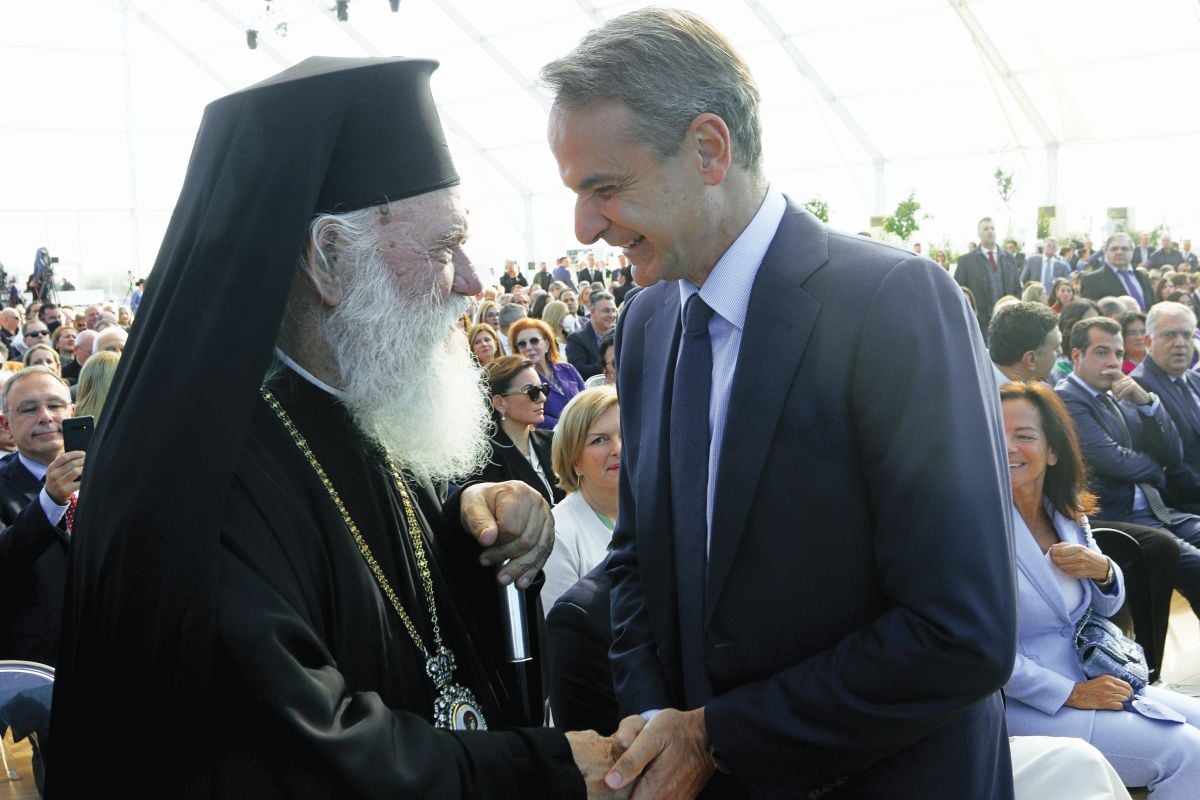 Οργή στην Ιεραρχία για το ανέλπιστο δώρο Κυριάκου στον Ιερώνυμο