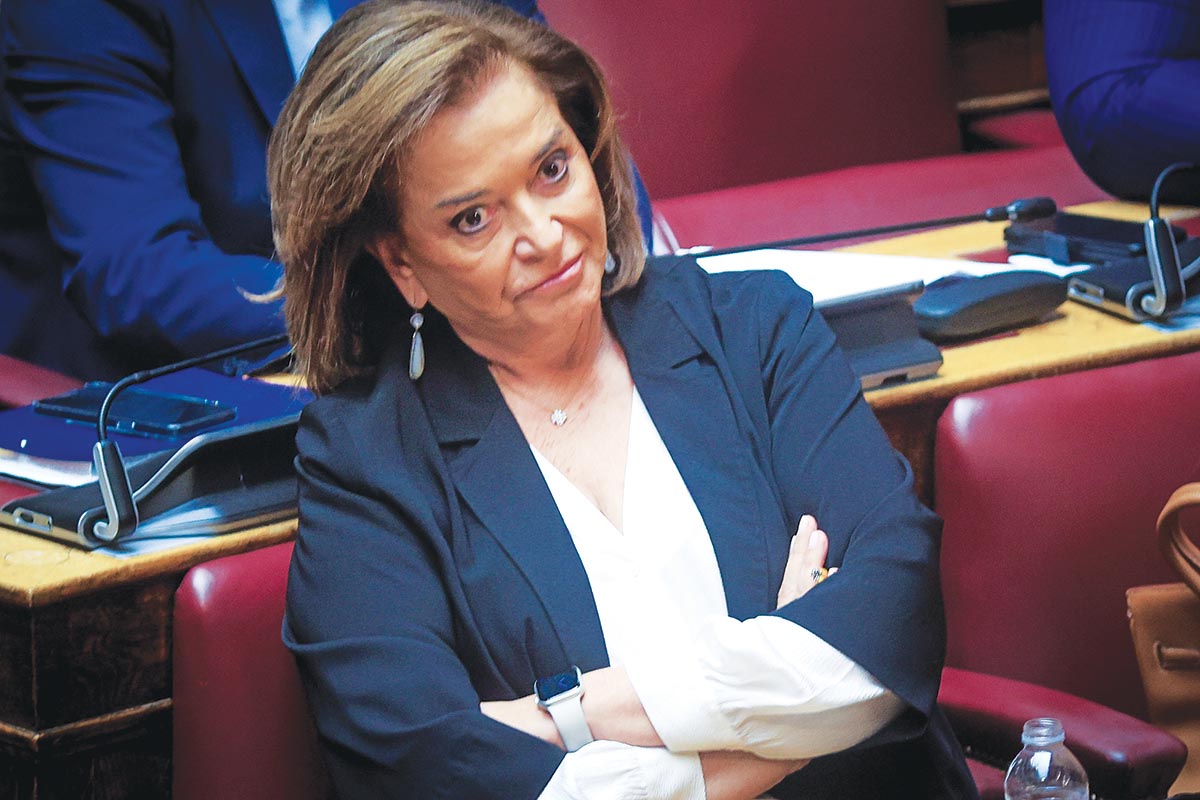 Πρωτοφανής ομολογία Ντόρας για τη «μαχαιριά» στους Σέρβους