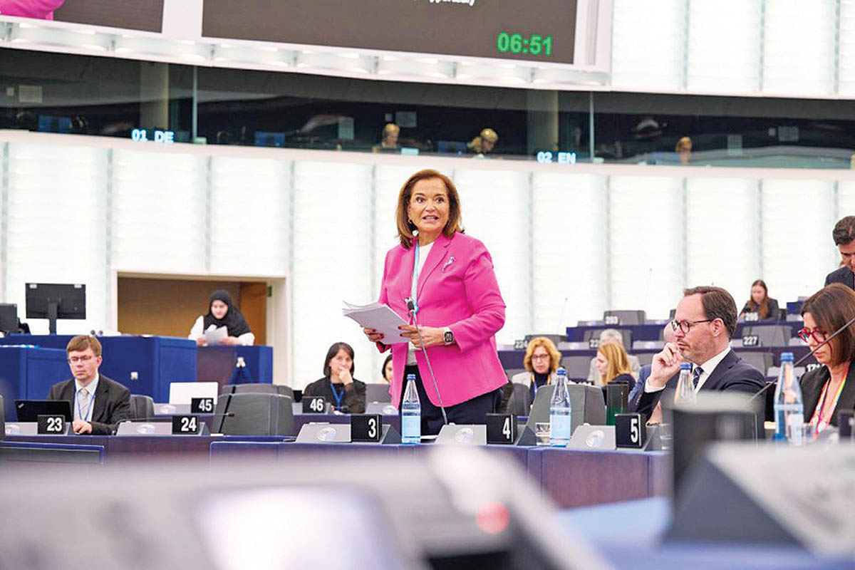 Κύπρος: Βράζουν κατά της Ντόρας