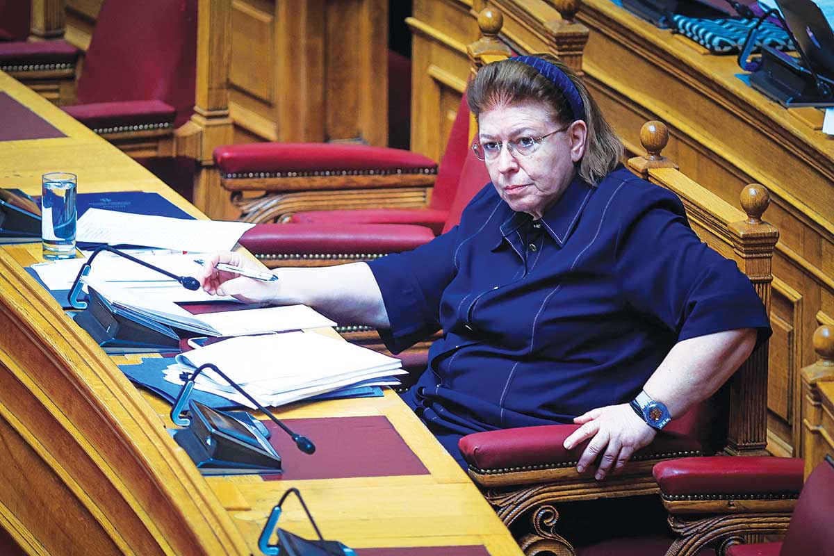 Εξώδικο της Μενδώνη για τον σάτυρο της Νισύρου