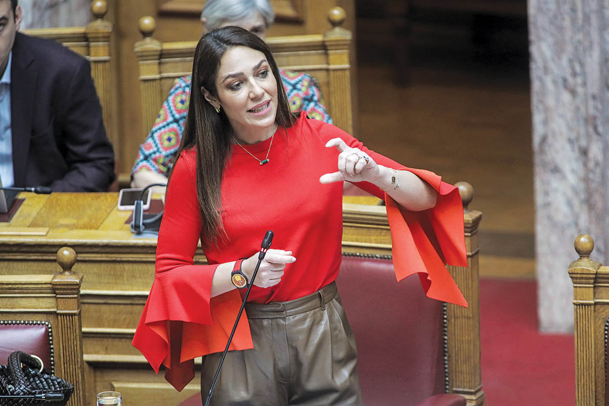 Πλήρης κάλυψη Δόμνας στον διοικητή της ΔΥΠΑ