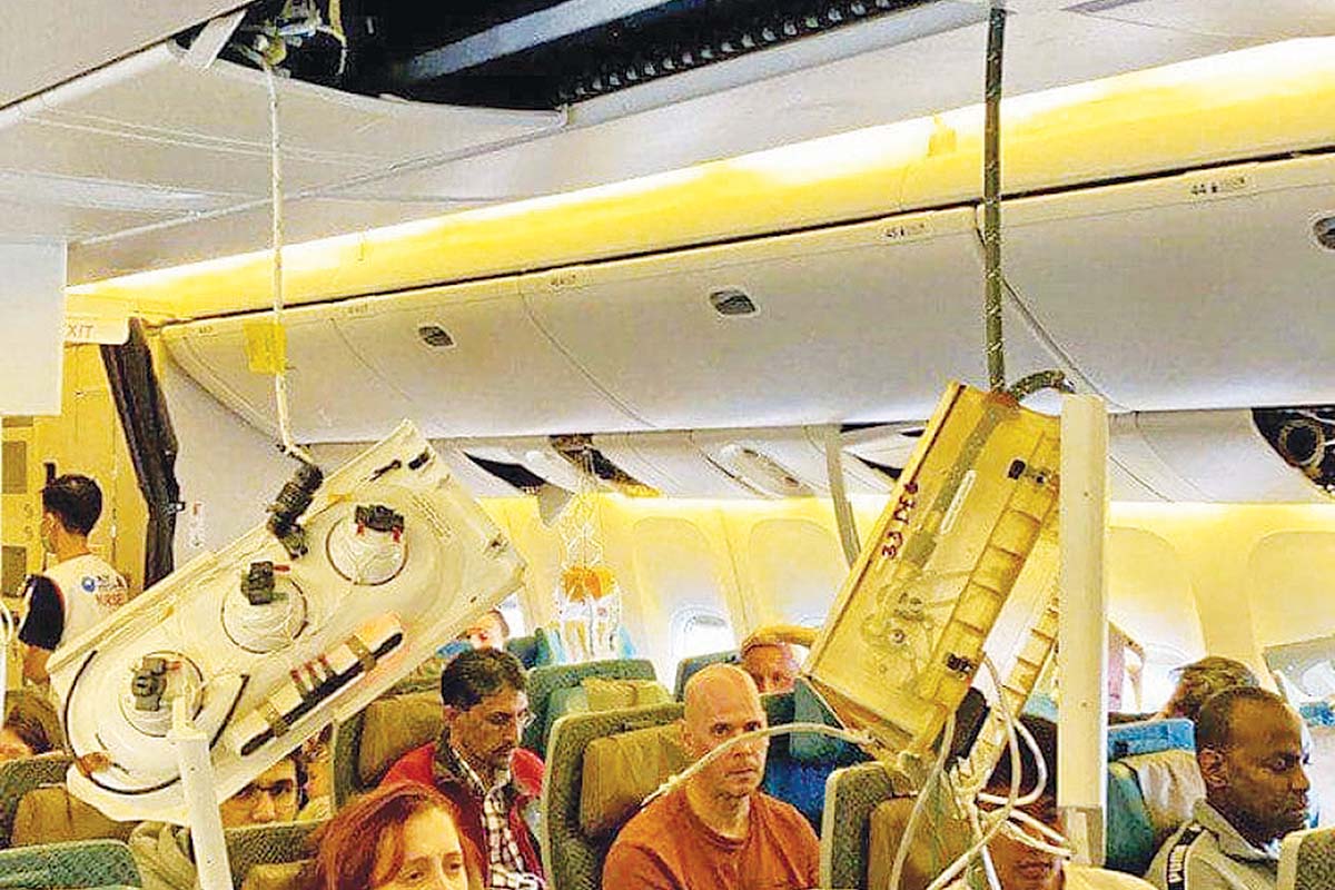 Ενας νεκρός και 30 τραυματίες μετά από αναταράξεις σε πτήση