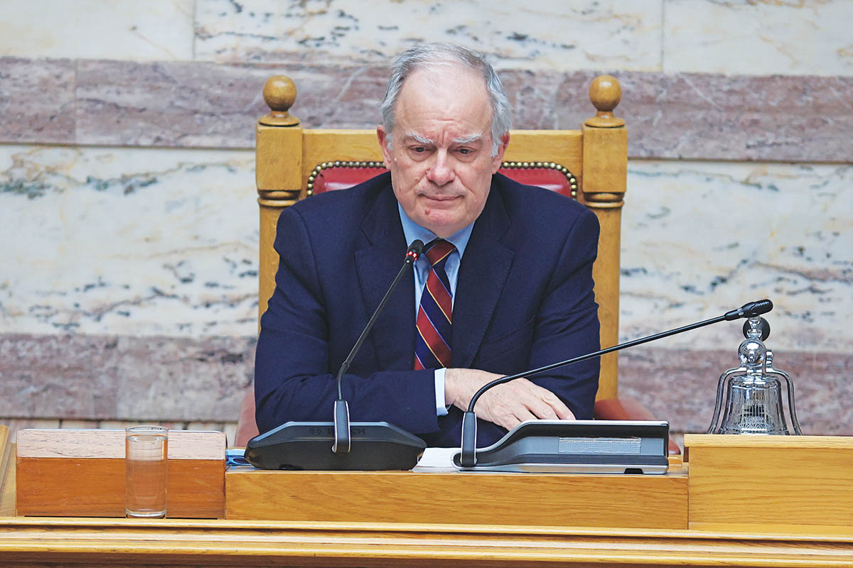 Κλείνουν τη Βουλή για 3 εβδομάδες χωρίς λόγο!