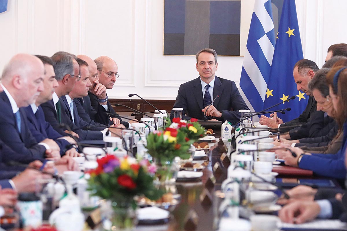 Δυστοκία Μητσοτάκη για τον ανασχηματισμό