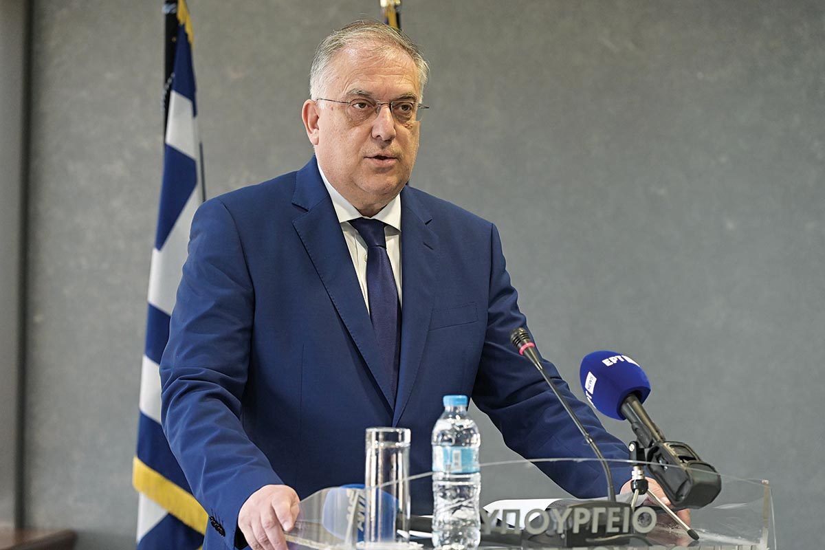 Τάκης Θεοδωρικάκος: «Πουλάει» τις αυξήσεις στον καφέ σαν μειώσεις