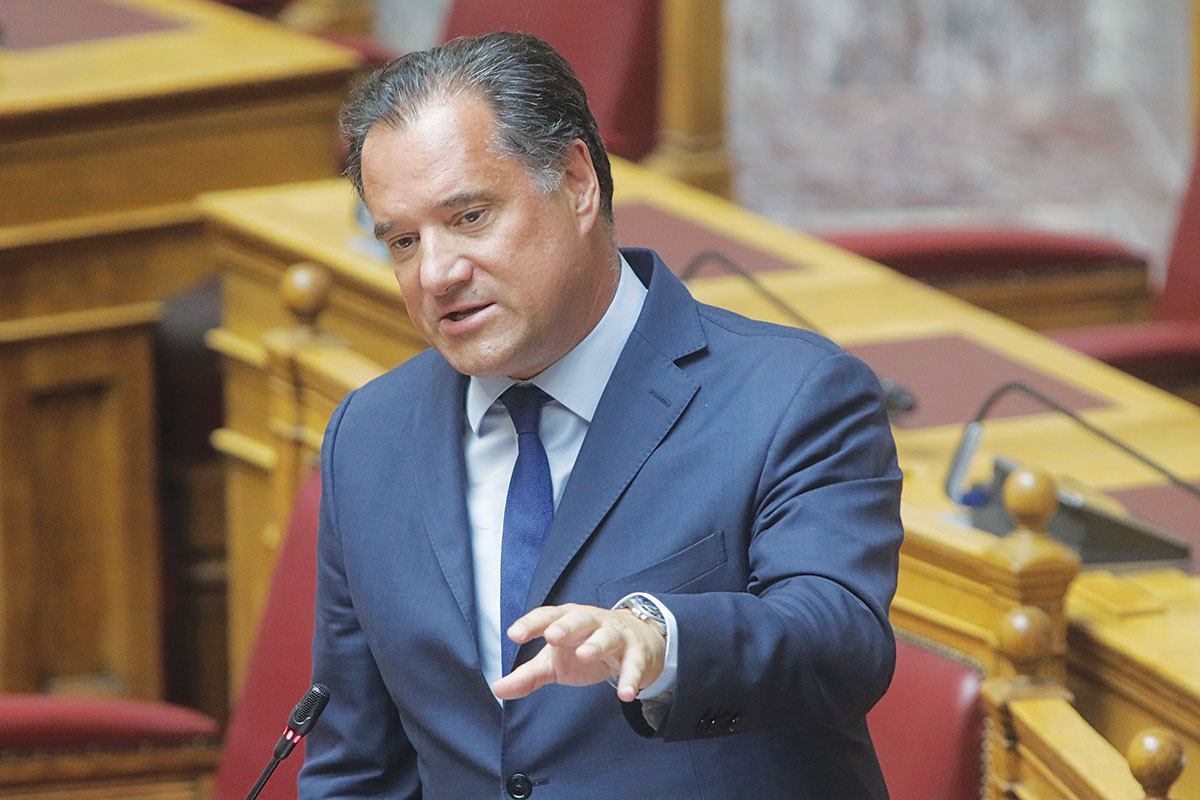 Ο θλιβερός Αδωνις έφερε διάταξη για επίταξη γιατρών