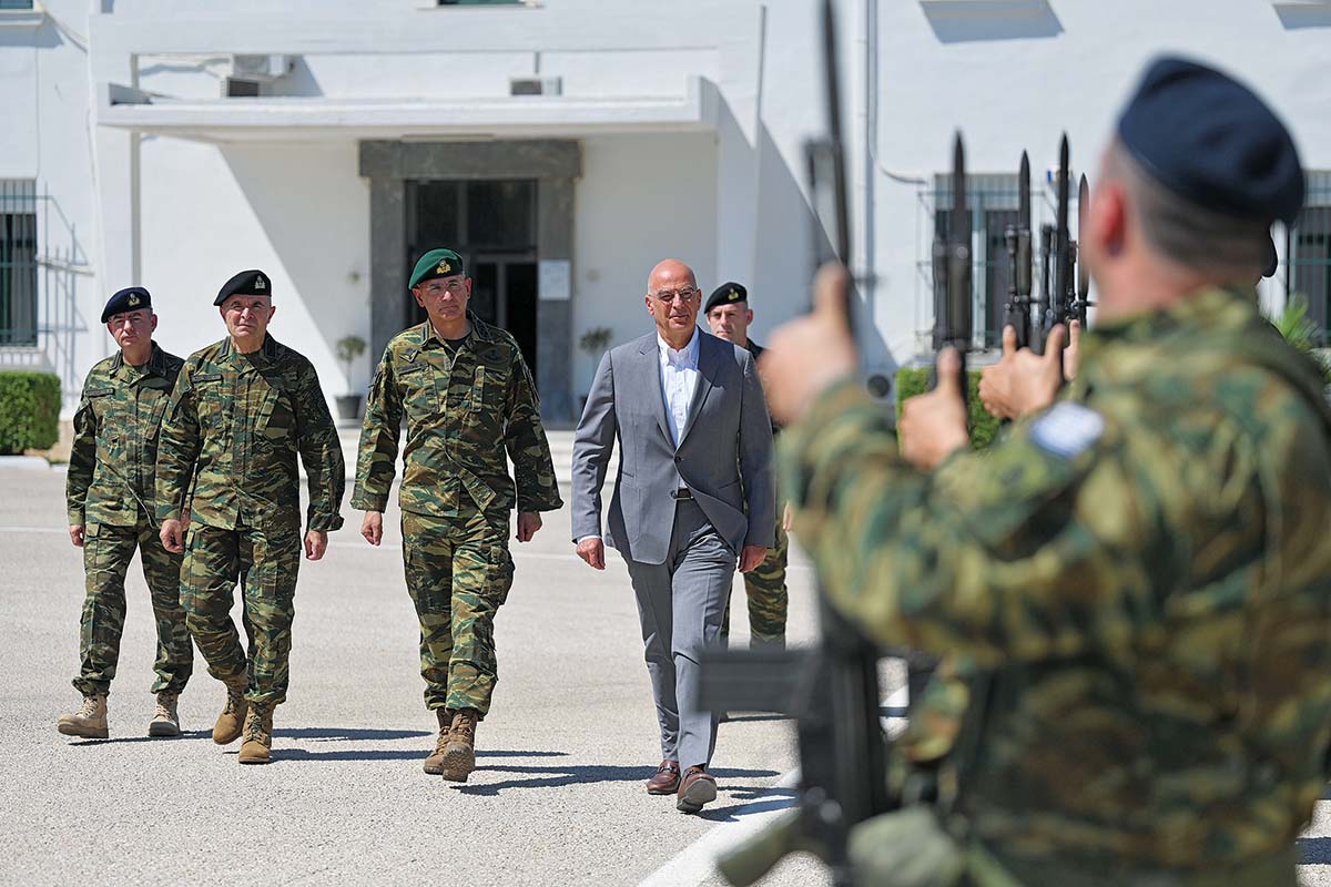 Ράπισμα Δένδια σε Αγκυρα αλλά και Μαξίμου!